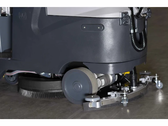 Kremer - 2024 - kr-fr70 - industriële zit schrobzuigmachine - afbeelding 2 van  25