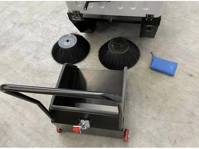 Kremer - kryzs4 opzit veeg machine - zelfrijdende veegmachine - afbeelding 8 van  10
