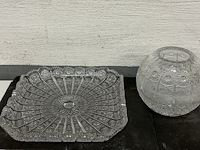 Kristallen geslepen schotel en rond vaasje - afbeelding 1 van  2