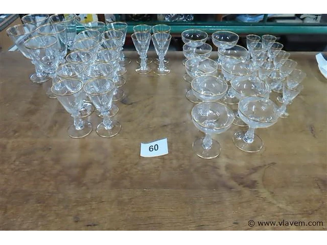 Kristallen glasservies +-42stuks - afbeelding 1 van  4