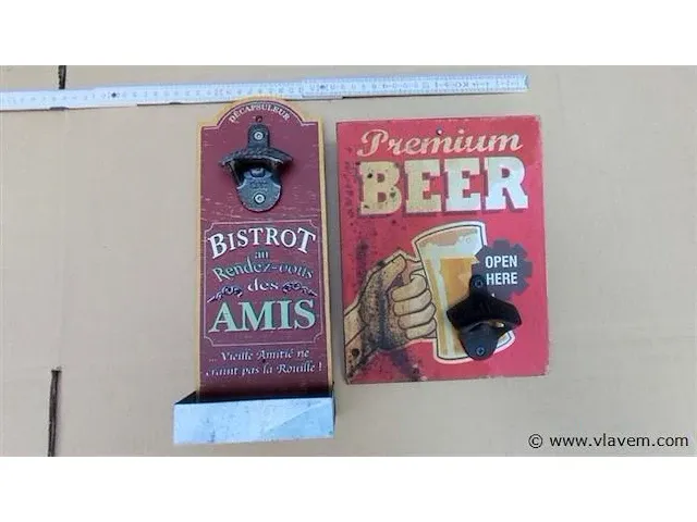 Kroonkurkopener & houten bord 2 stuks - afbeelding 1 van  4