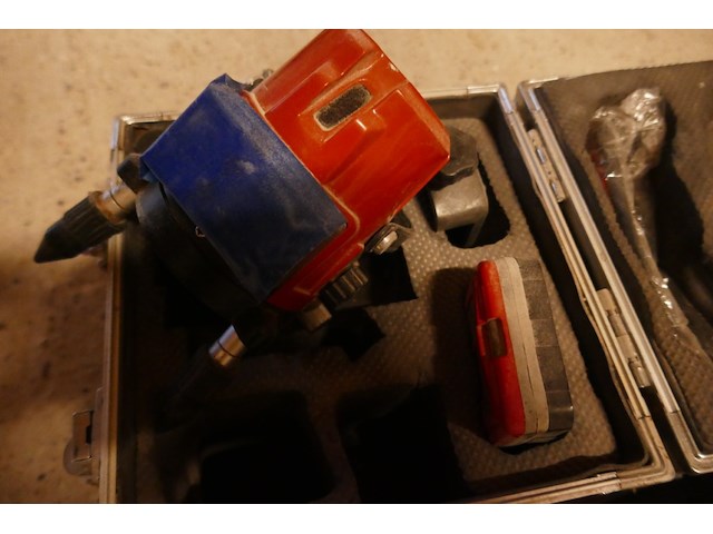 Kruislijnlaser met statieven futech - afbeelding 2 van  3