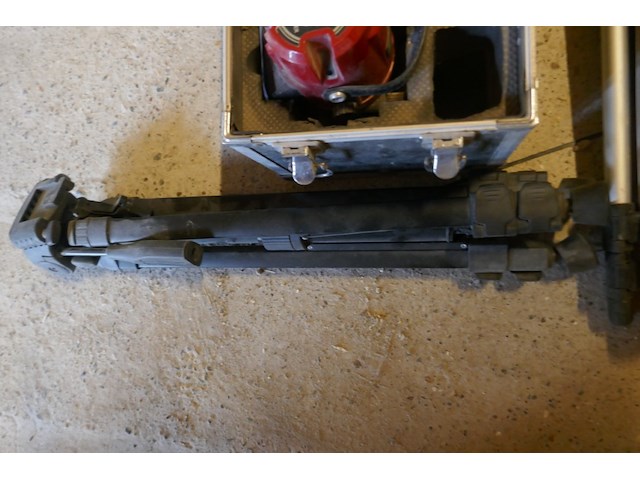 Kruislijnlaser met statieven futech - afbeelding 3 van  3