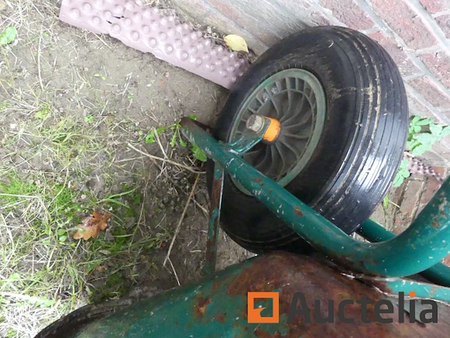 Kruiwagen en kraanbak - afbeelding 1 van  7