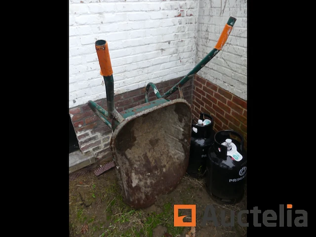 Kruiwagen en kraanbak - afbeelding 4 van  7