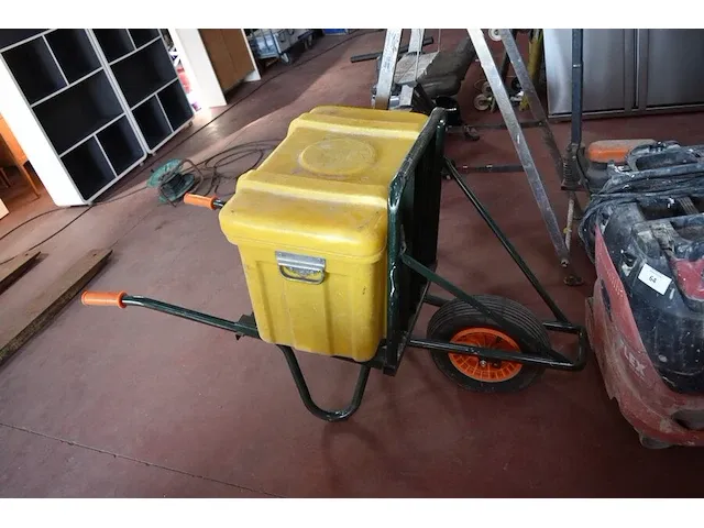 Kruiwagen, gele pvc koffer met gerief (2,3) - afbeelding 4 van  7