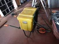 Kruiwagen, gele pvc koffer met gerief (2,3) - afbeelding 4 van  7