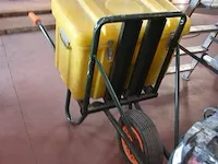 Kruiwagen, gele pvc koffer met gerief (2,3) - afbeelding 5 van  7
