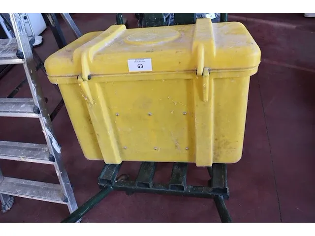 Kruiwagen, gele pvc koffer met gerief (2,3) - afbeelding 6 van  7