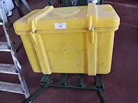 Kruiwagen, gele pvc koffer met gerief (2,3) - afbeelding 6 van  7