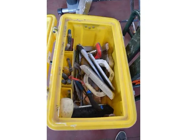 Kruiwagen, gele pvc koffer met gerief (2,3) - afbeelding 7 van  7