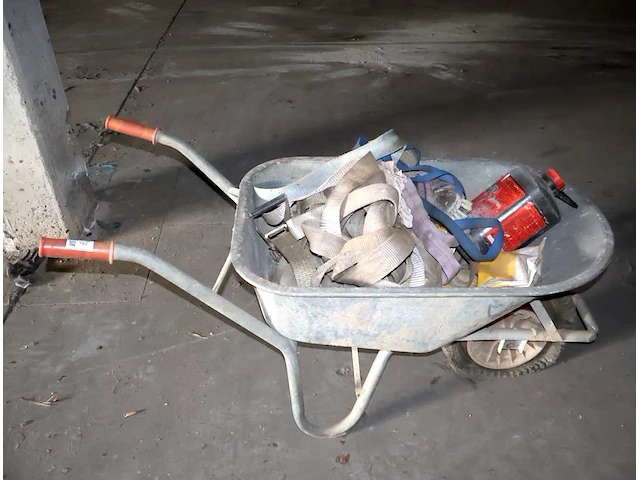Kruiwagen met spanbanden - afbeelding 1 van  3