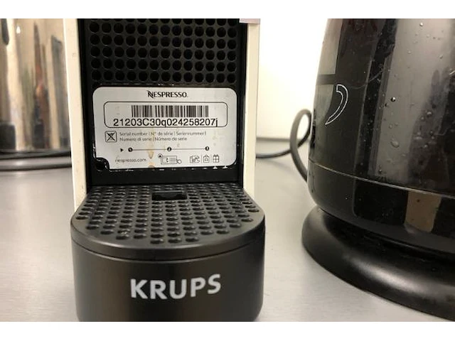 Krups nespresso + waterkoker - afbeelding 3 van  3