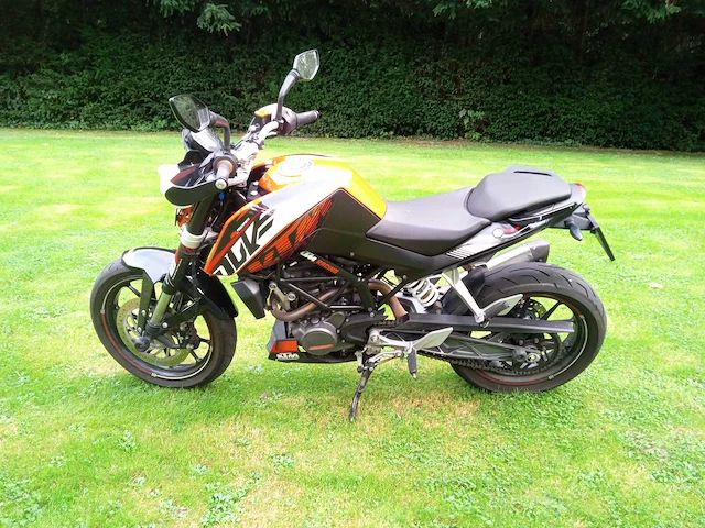 Ktm - duke 125 - motorfiets - afbeelding 1 van  7