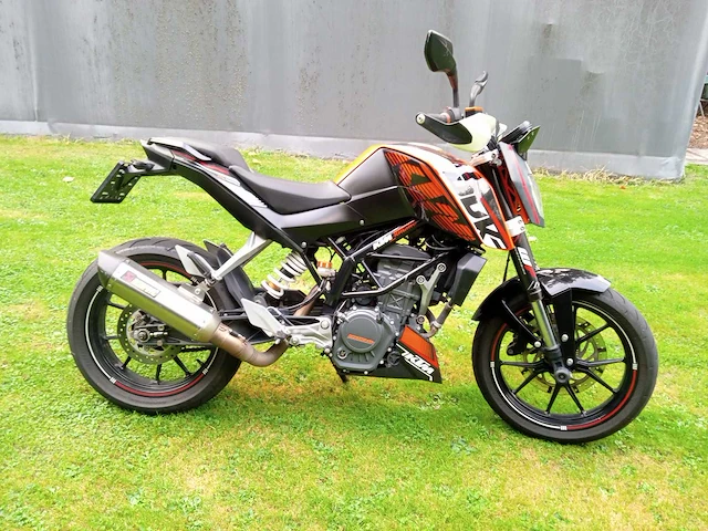 Ktm - duke 125 - motorfiets - afbeelding 2 van  7