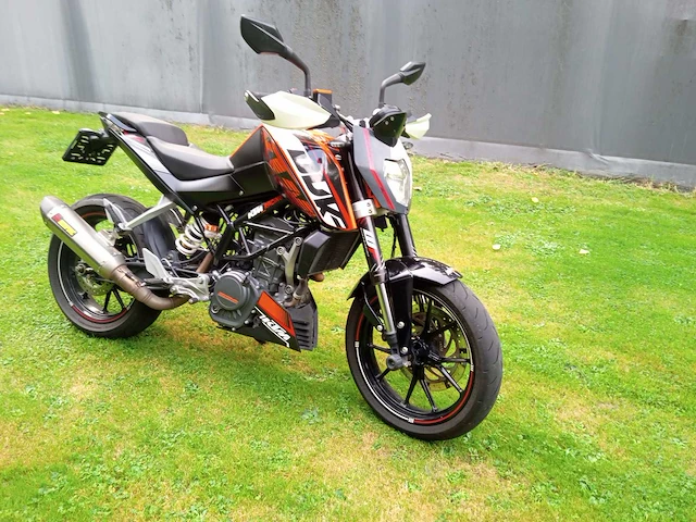 Ktm - duke 125 - motorfiets - afbeelding 3 van  7