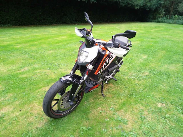 Ktm - duke 125 - motorfiets - afbeelding 4 van  7
