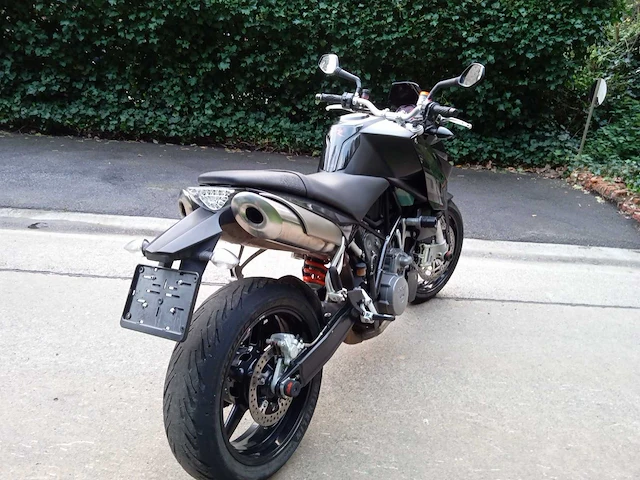 Ktm - super duke - motorfiets - afbeelding 9 van  10