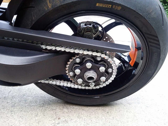Ktm - super duke 1290 r - motorcycle - afbeelding 8 van  13