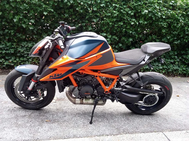 Ktm - superduke r - motorfiets - afbeelding 1 van  13