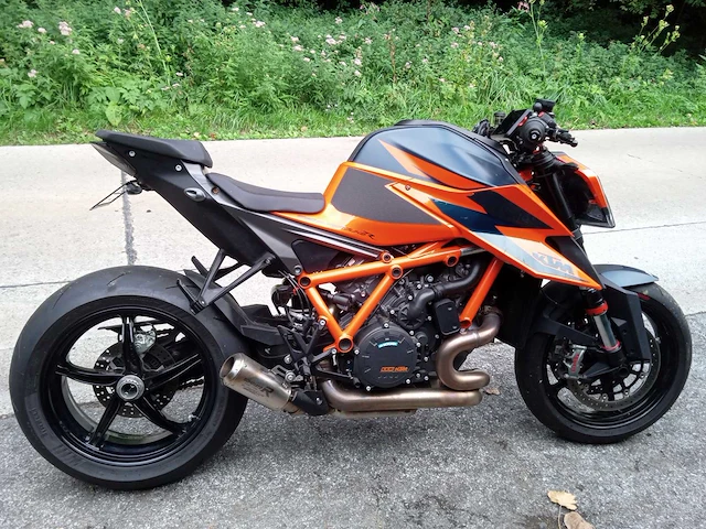 Ktm - superduke r - motorfiets - afbeelding 6 van  13