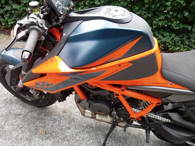 Ktm - superduke r - motorfiets - afbeelding 11 van  13