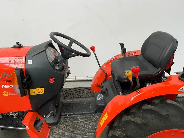 Kubota - neostar a211n tractor 4wd - afbeelding 13 van  18