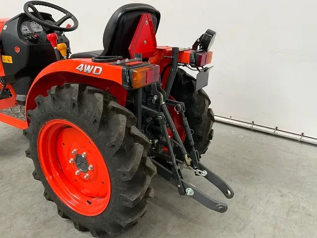 Kubota - neostar a211n tractor 4wd - afbeelding 14 van  18