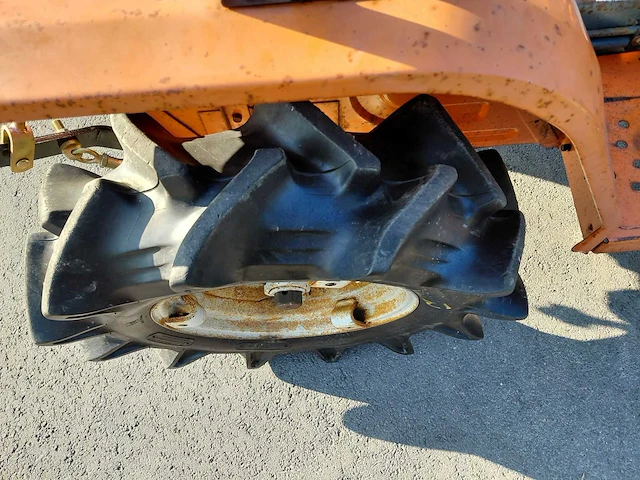 Kubota b1400 vierwielaangedreven minitractor - afbeelding 4 van  14