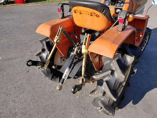 Kubota b1400 vierwielaangedreven minitractor - afbeelding 9 van  14