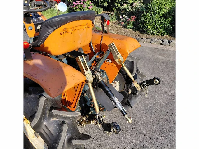 Kubota b1400 vierwielaangedreven minitractor - afbeelding 10 van  14