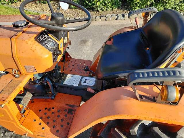 Kubota b1400 vierwielaangedreven minitractor - afbeelding 11 van  14