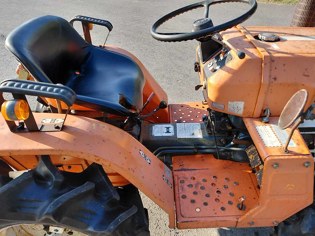 Kubota b1400 vierwielaangedreven minitractor - afbeelding 12 van  14
