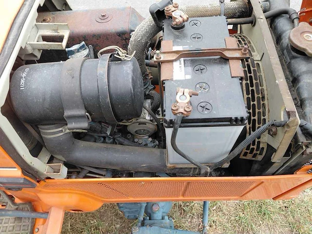 Kubota b17 vierwielaangedreven minitractor met grondfrees - afbeelding 2 van  20