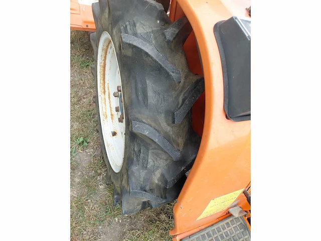 Kubota b17 vierwielaangedreven minitractor met grondfrees - afbeelding 4 van  20