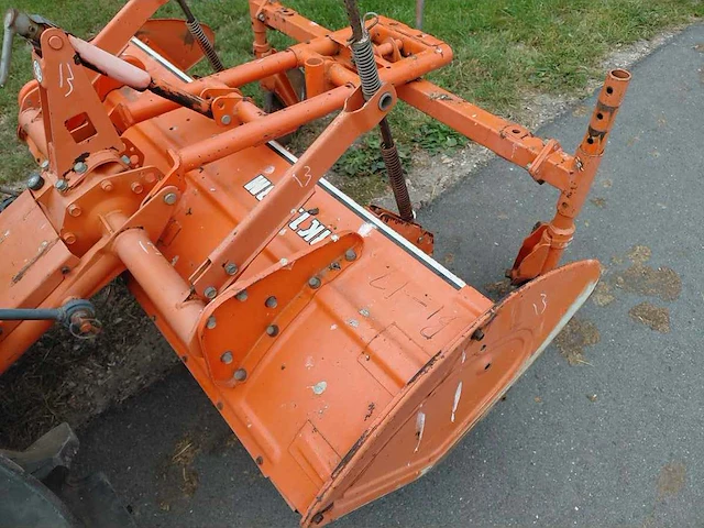 Kubota b17 vierwielaangedreven minitractor met grondfrees - afbeelding 8 van  20