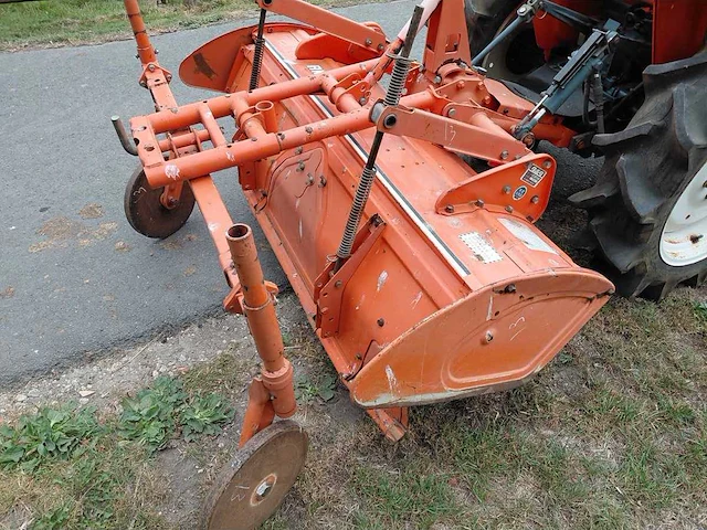 Kubota b17 vierwielaangedreven minitractor met grondfrees - afbeelding 9 van  20