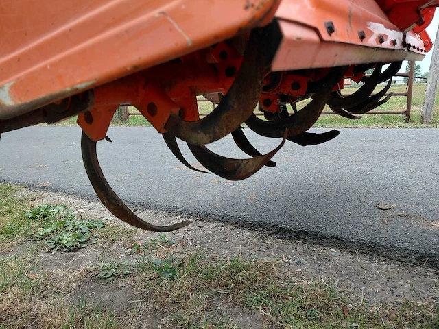 Kubota b17 vierwielaangedreven minitractor met grondfrees - afbeelding 11 van  20