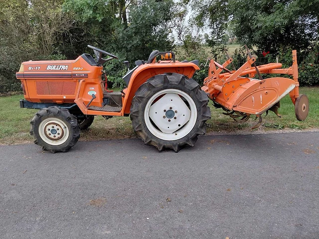 Kubota b17 vierwielaangedreven minitractor met grondfrees - afbeelding 1 van  20