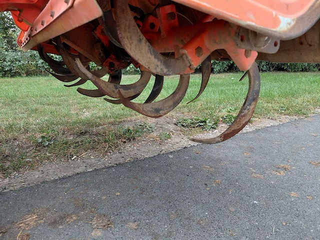Kubota b17 vierwielaangedreven minitractor met grondfrees - afbeelding 13 van  20
