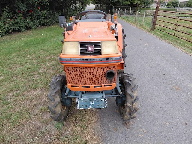 Kubota b17 vierwielaangedreven minitractor met grondfrees - afbeelding 12 van  20