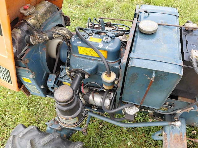 Kubota b6000 vierwielaangedreven minitractor met grondfrees - afbeelding 4 van  16