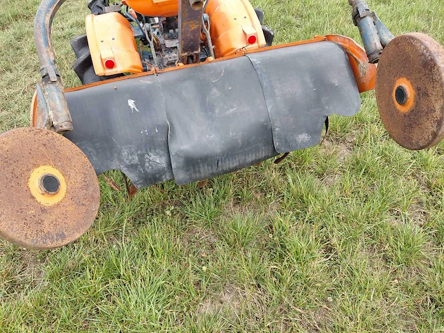 Kubota b6000 vierwielaangedreven minitractor met grondfrees - afbeelding 6 van  16