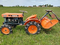 Kubota b6000 vierwielaangedreven minitractor met grondfrees - afbeelding 1 van  16