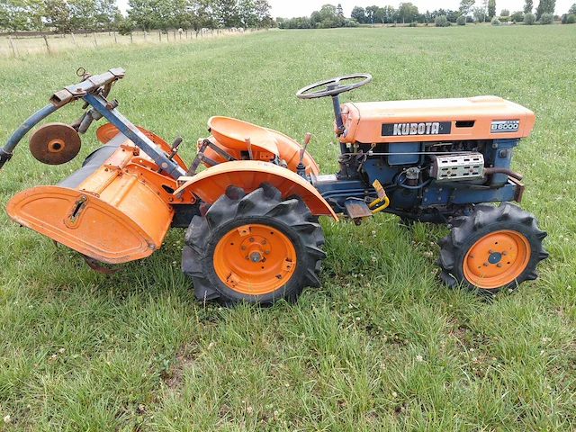 Kubota b6000 vierwielaangedreven minitractor met grondfrees - afbeelding 10 van  16