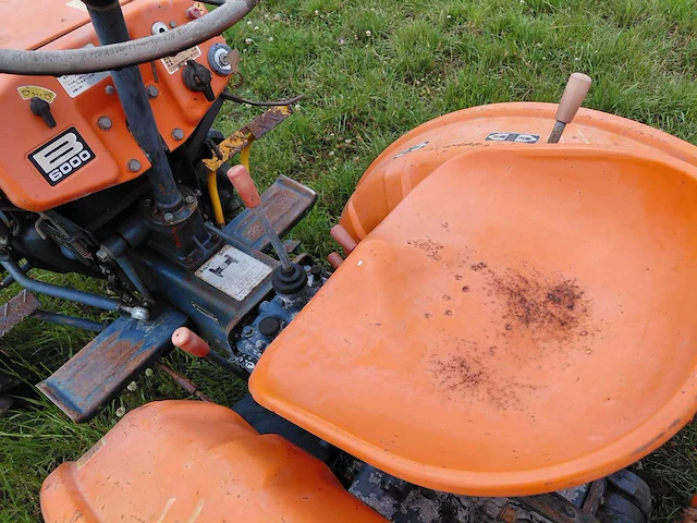 Kubota b6000 vierwielaangedreven minitractor met grondfrees - afbeelding 13 van  16