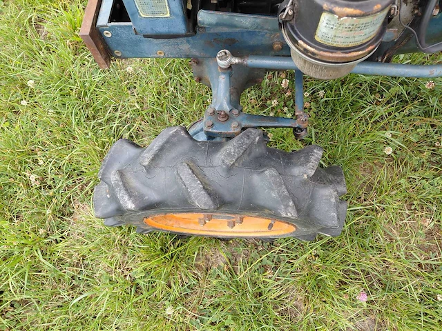 Kubota b6000 vierwielaangedreven minitractor met grondfrees - afbeelding 16 van  16