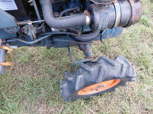 Kubota b7000 minitractor met grondfrees - afbeelding 2 van  17