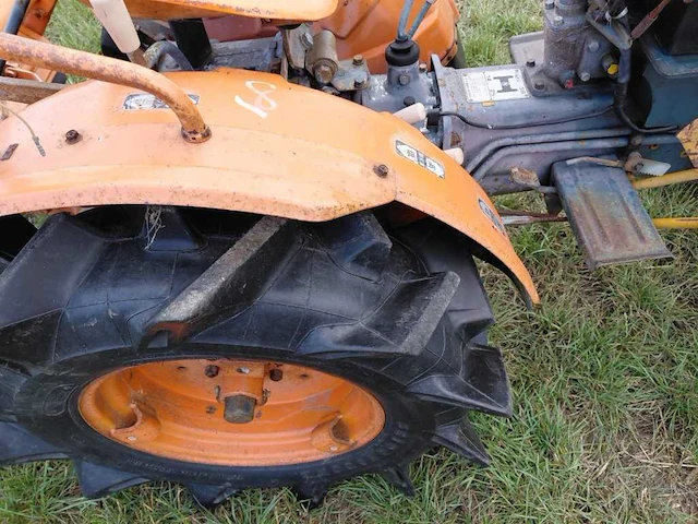 Kubota b7000 minitractor met grondfrees - afbeelding 3 van  17