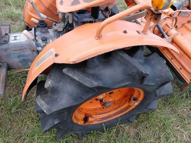 Kubota b7000 minitractor met grondfrees - afbeelding 4 van  17